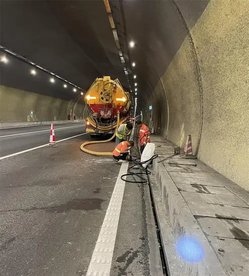 临漳隧道排水渠清淤